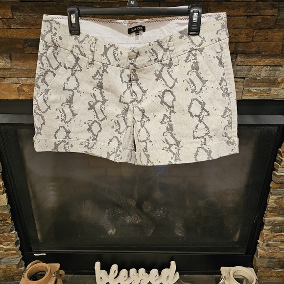 Dear John Size 31 Dress Shorts White/Grey snake print pattern like. - Picture 1 of 6